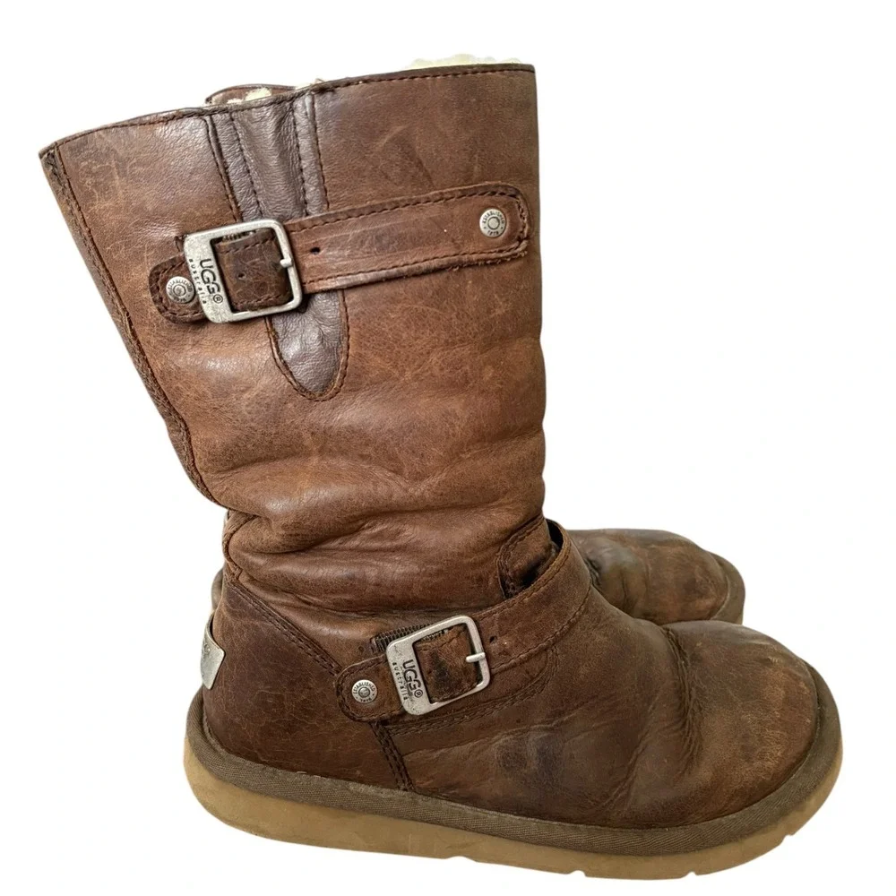 UGG Sundance II Brown Leather Buckle Sheepskin Boots 8 Rugged Indie Sleaze